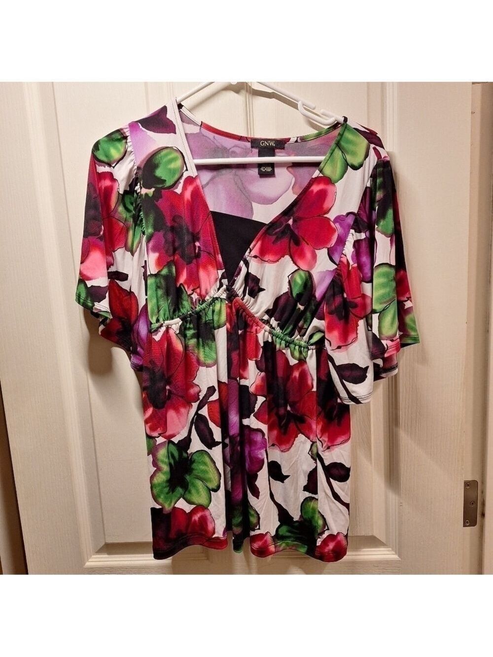 GNW Women's Red Green Black Floral Top Medium